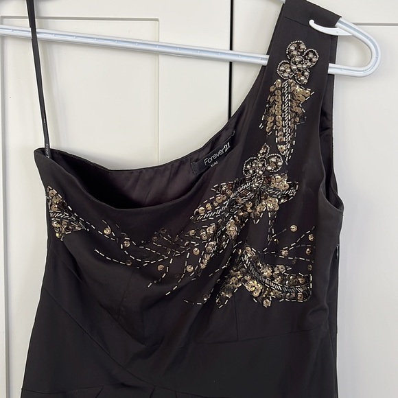 One shoulder mini black sparkle dress from forever 21. Size medium. - Picture 2 of 4